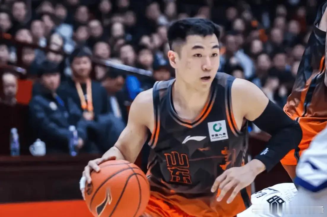 在2025-2026赛季CBA常规赛第一阶段，高诗岩（山东高速）以场均1.9次抢