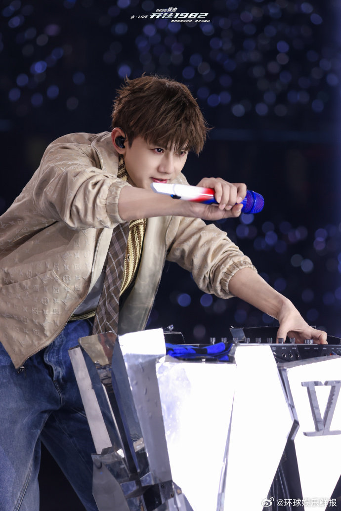 张杰鸟巢行程即将过半舞台创意拉满、唱功在线，张杰真的把演唱会做到极致 