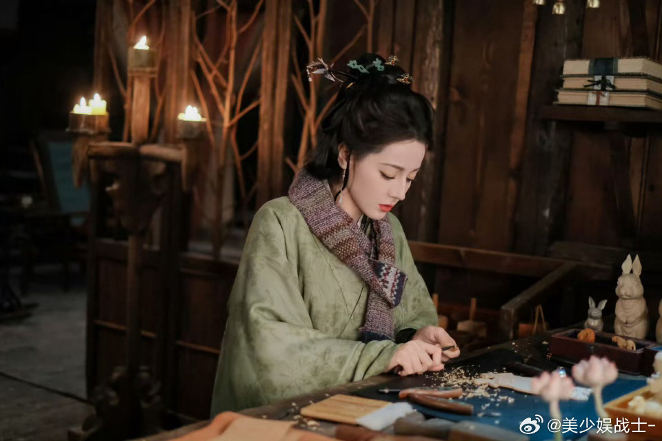 迪丽热巴贺思慕顶级压制白日提灯 迪丽热巴把贺思慕的杀伐果断演活了！举手投足间全是