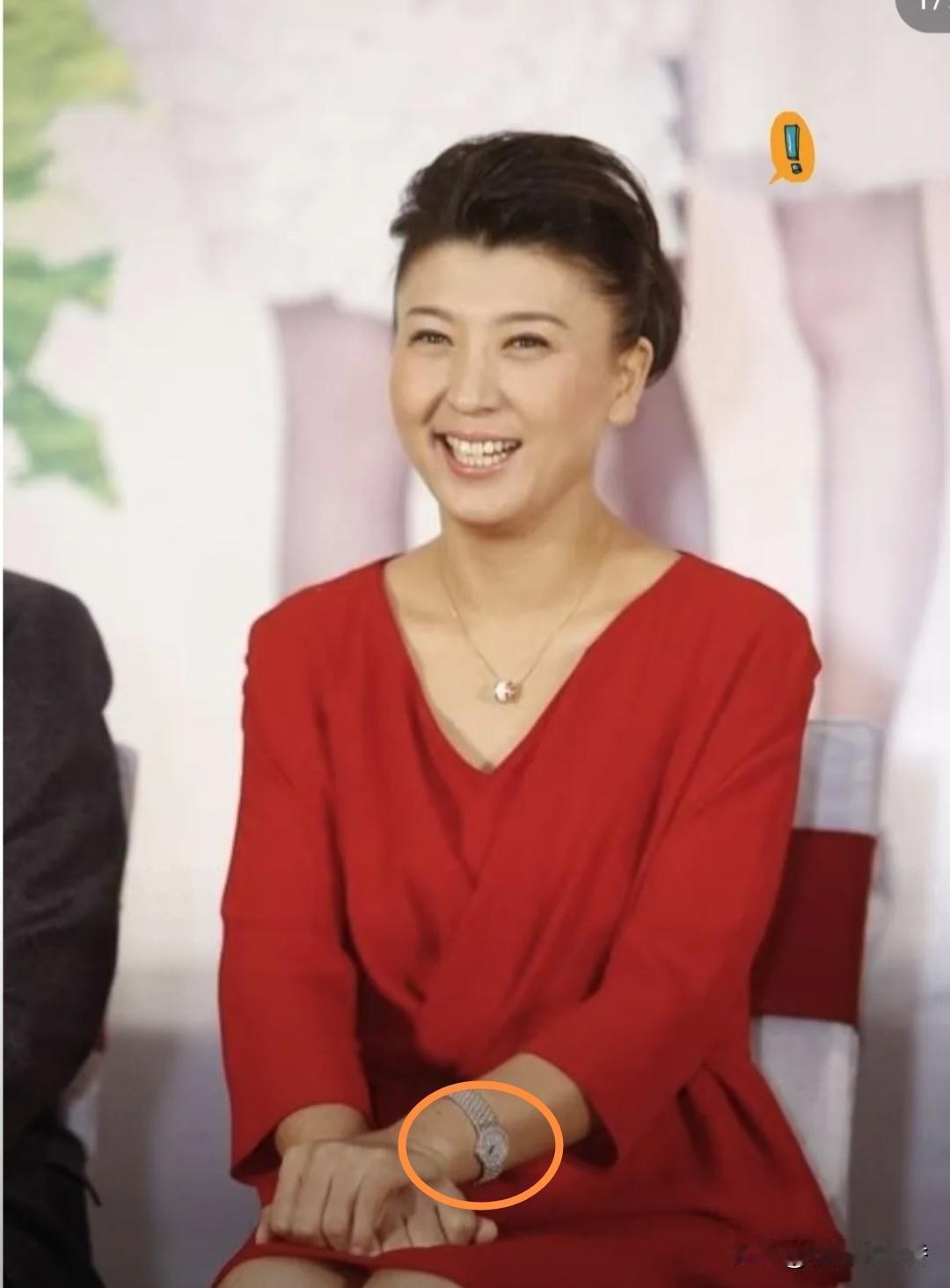 闫学晶被禁止关注，你怎么看？闫学晶因称儿子年入几十万仍难维生遭禁关注，此番言论严