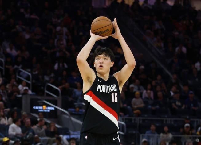 阿夫迪亚半场16分5板8助攻，杨瀚森陷入犯规麻烦0分1助攻12月30日讯 今日进