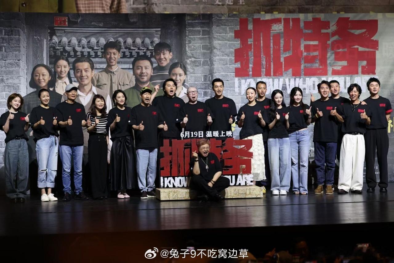 张雪迎你这是把“胡歌宇宙”打通关了啊！10岁演《射雕》小丫头，后来演他女儿，现在