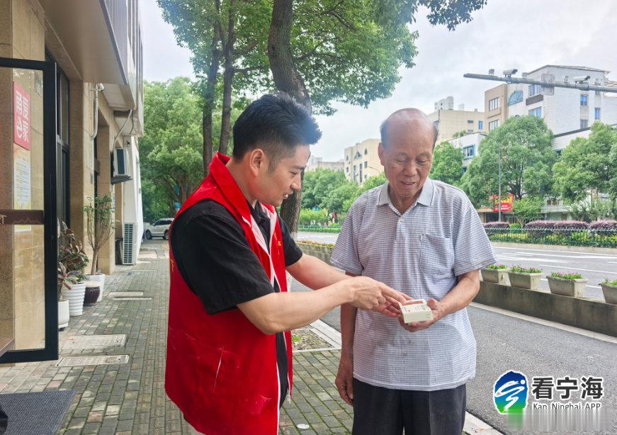 十年爱心接力守护宁波宁海户外劳动者 炎炎盛夏，宁海路廊暖意满满，县第二医院37°