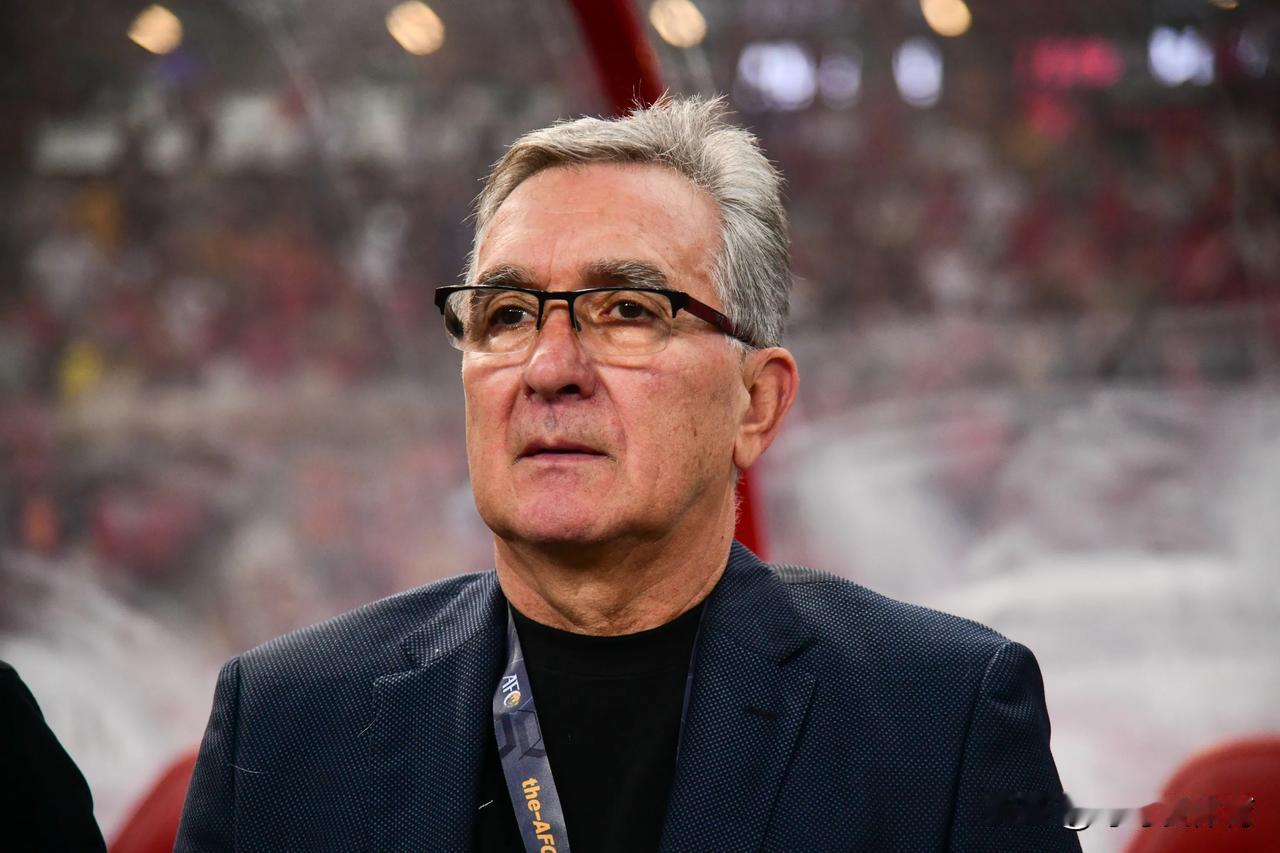 伊万排兵布阵，打脸众媒体和评论员，国足惊险晋级18强，国足主教练伊万的策略就是死