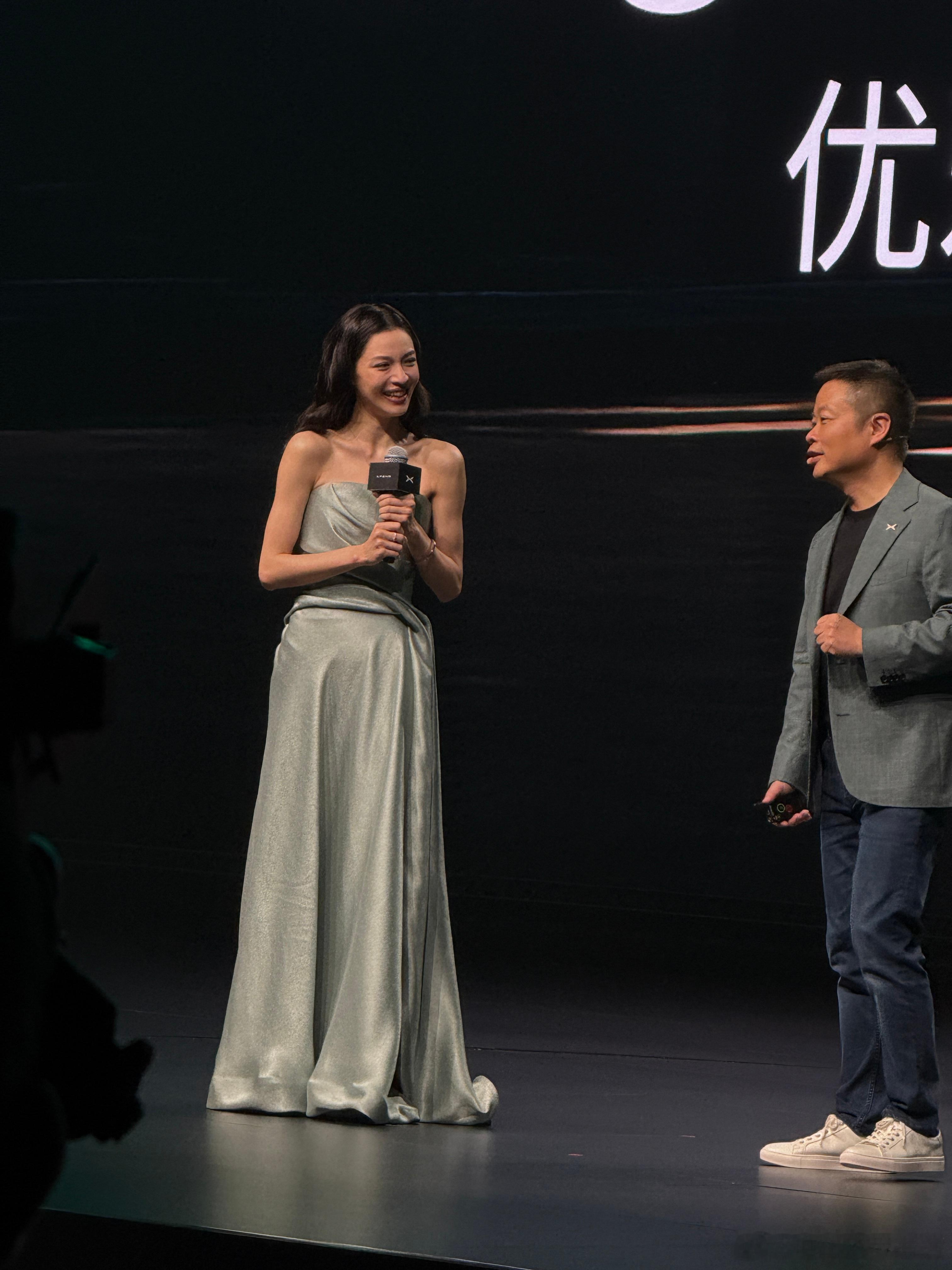 6个颜色，5个带盐人，你选哪个？小鹏说预算有限，自己带盐了两个颜色。？接私活？？