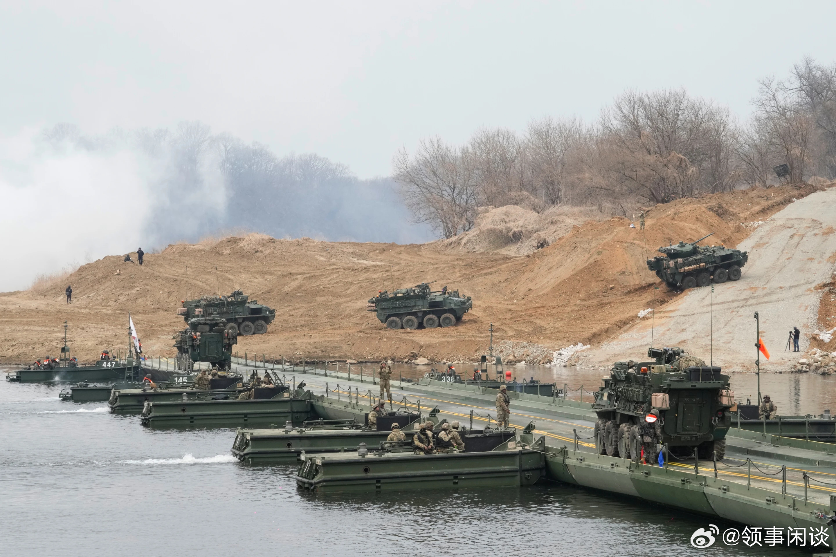 【首尔方面称，朝鲜向海面发射约10枚导弹，以展示武力】（美联社）——韩国军方称，