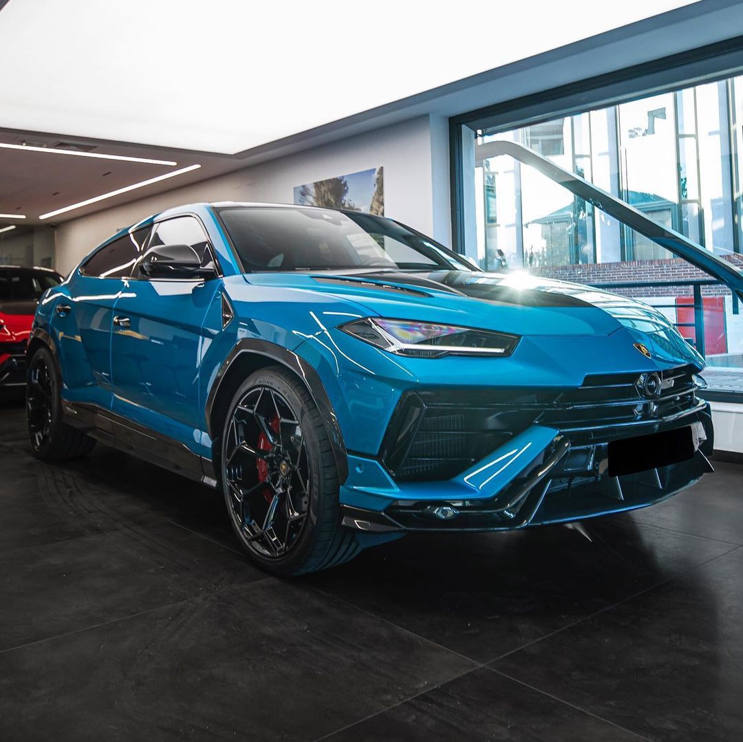Lamborghini Urus Performante.Color : Blu