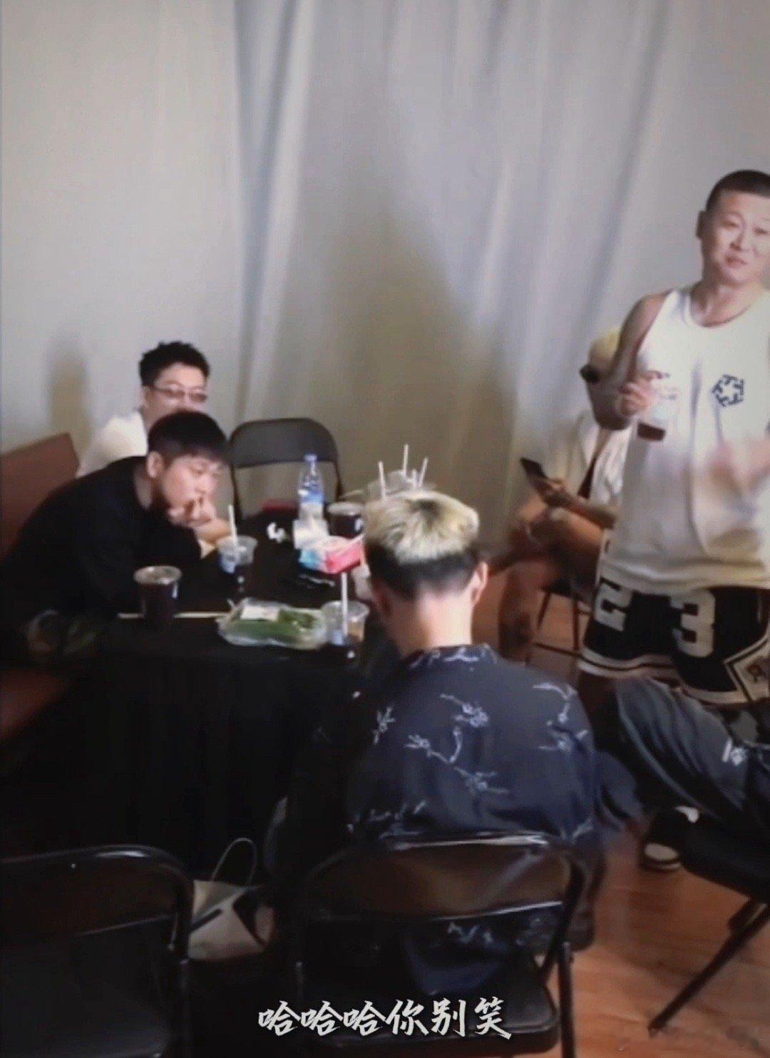 #看哈人怎么整顿新说唱#看新说唱，体验选手们的热情与实力，哈人们要出手整顿了，相