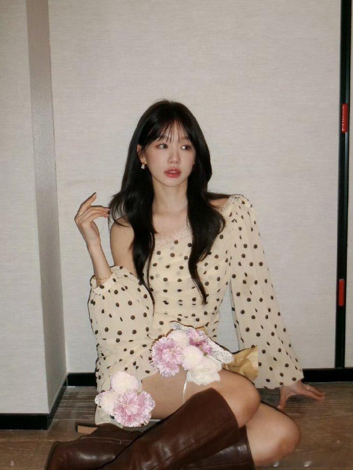 张月曾沛慈徐梦洁直拍榜TOP3乘风2026镜头之下自带高光，张月沉稳出彩，曾沛慈