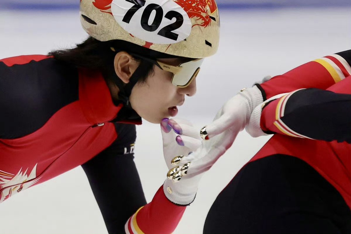 林孝埈圆梦米兰冬奥帅气的运动员 林宝圆梦米兰身披五星红旗的林宝最帅啦