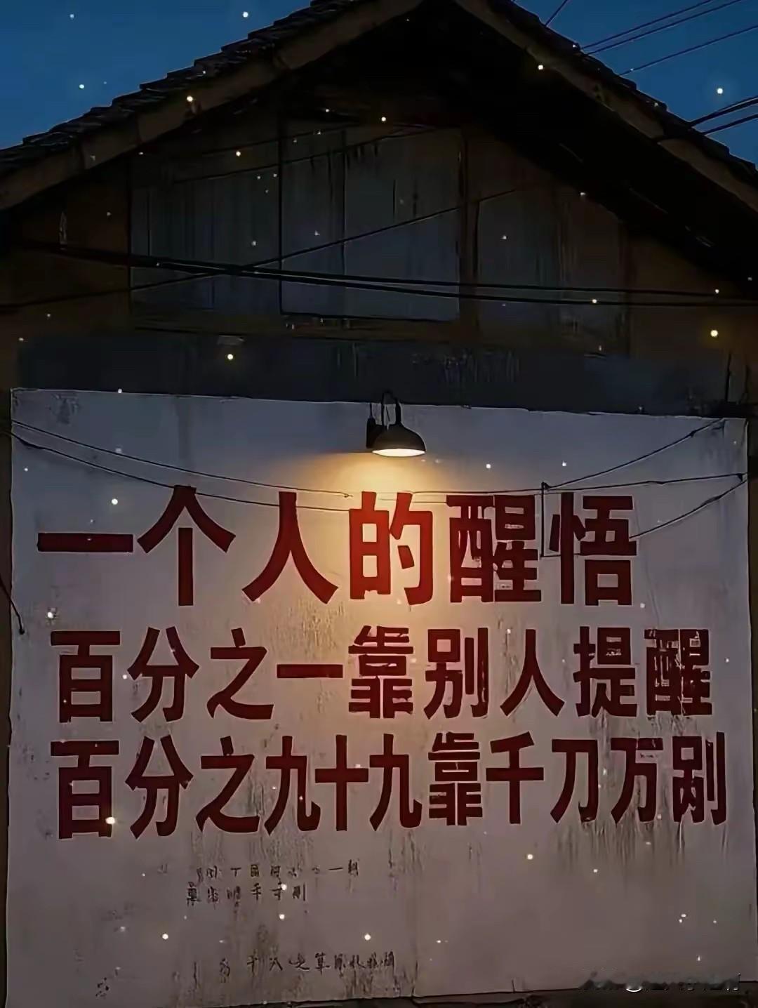 下午老爷们去冰库了，搞活动的酥虾订单超了，不得不把囤的那两箱拿回来发走。
我也趁