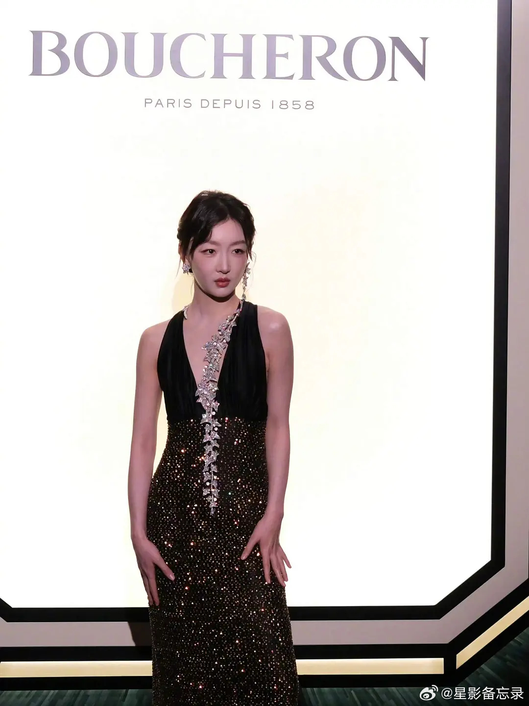 宝诗龙活动，感觉周冬雨挺有气质 