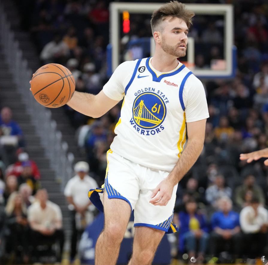 NBA常规赛，勇士98-99惜败76人。本场比赛勇士全队共有5人得分上双，其中4