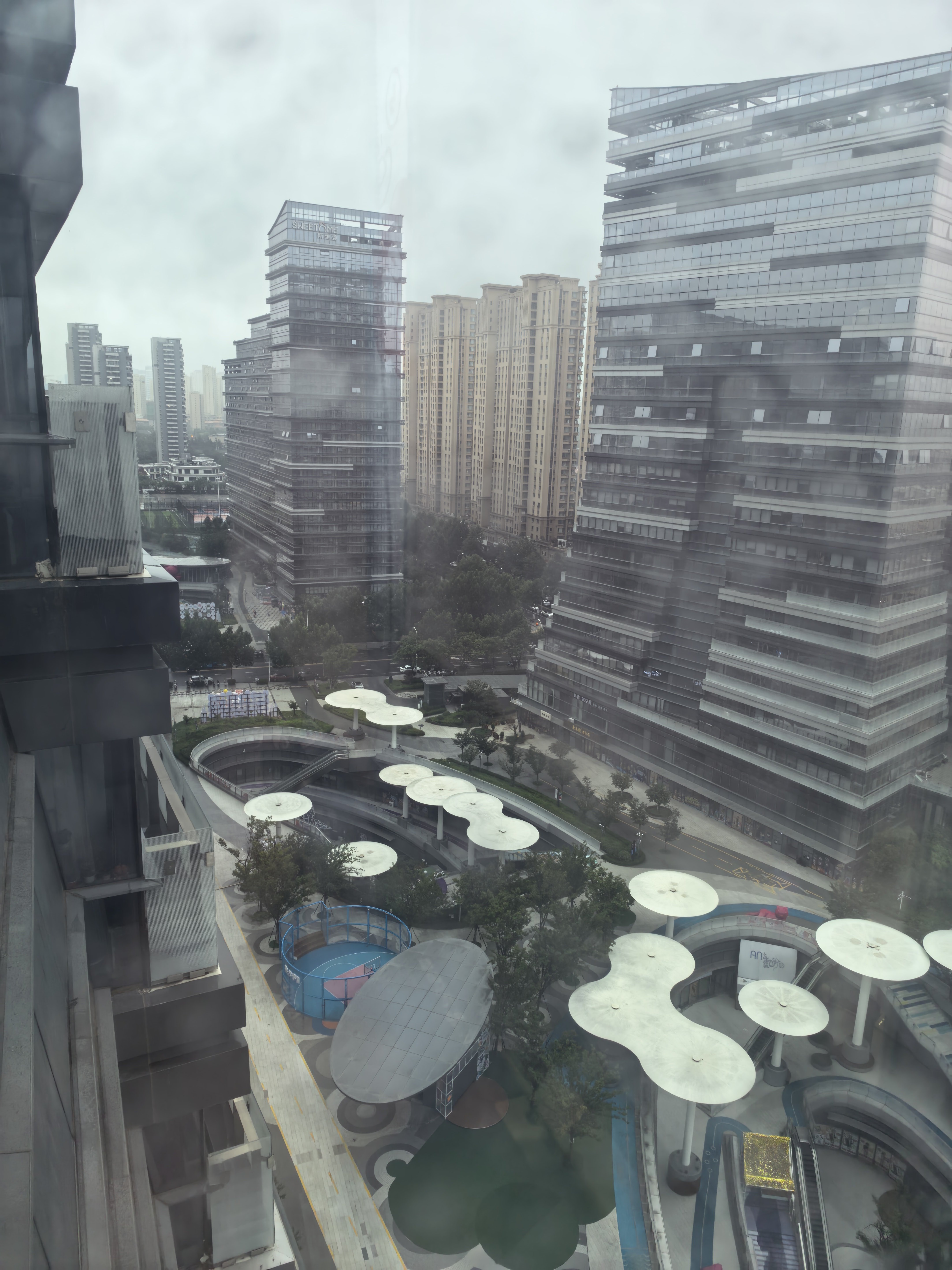 青岛 海水倒灌问了问，就一段路海水倒灌，大家无需多担心。我们公司附近没啥问题，小
