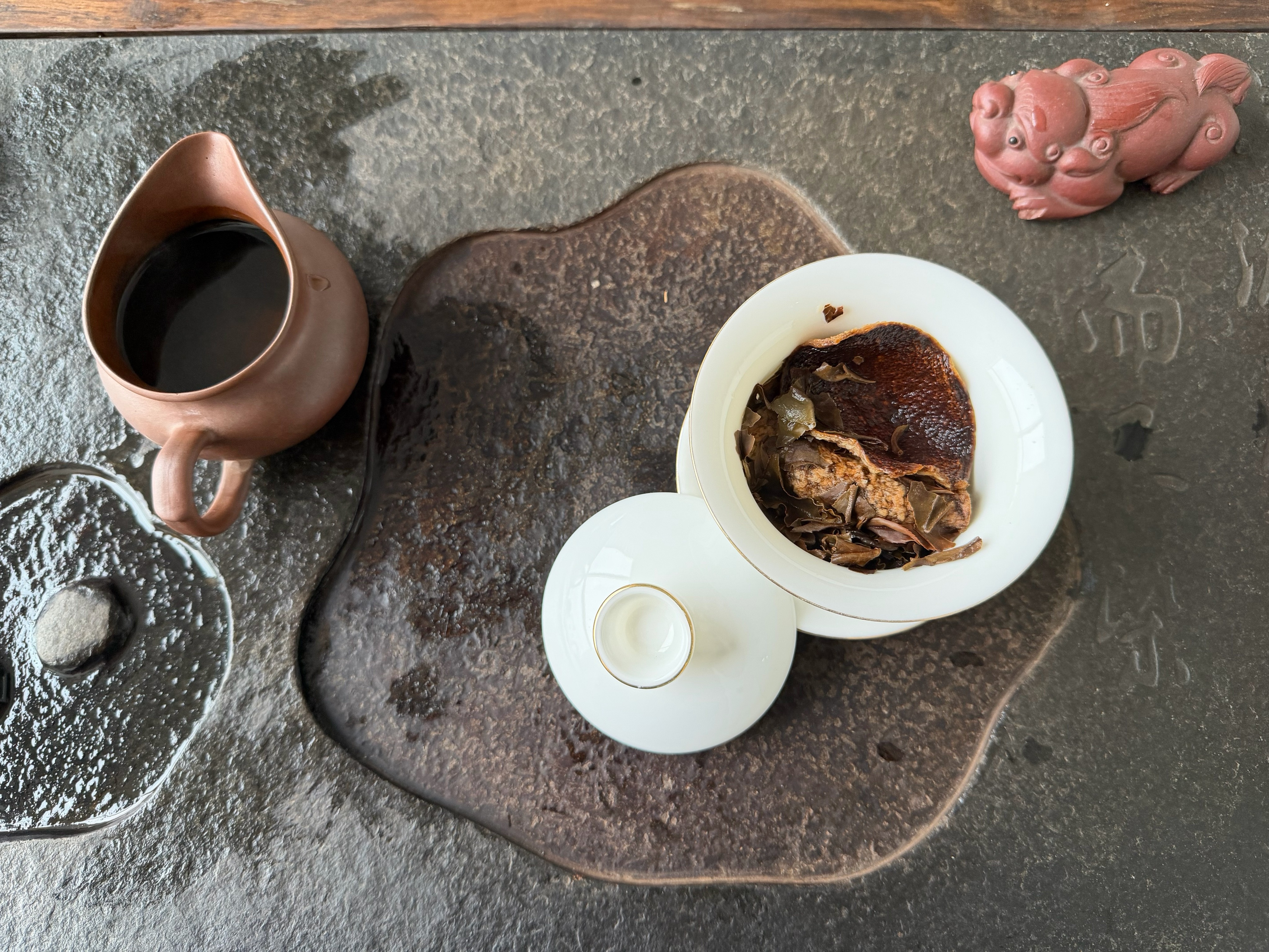喝杯茶，白牡丹➕陈皮味道也挺好。其实陈皮加老白茶是最佳搭配，其它的我都试验过都不