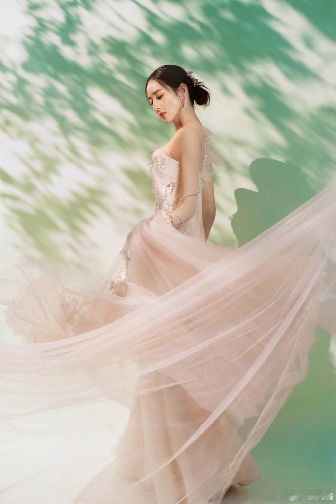张钧甯竟然是唱跳歌手  今年马年的春晚搭子就是咱们的大美女。张钧甯竟然是唱跳歌手