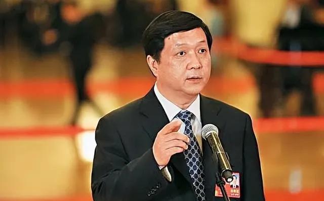 就在这两天，中科院的官网上，有个变化不简单： 歼-20 的总设计师杨伟，简历被撤