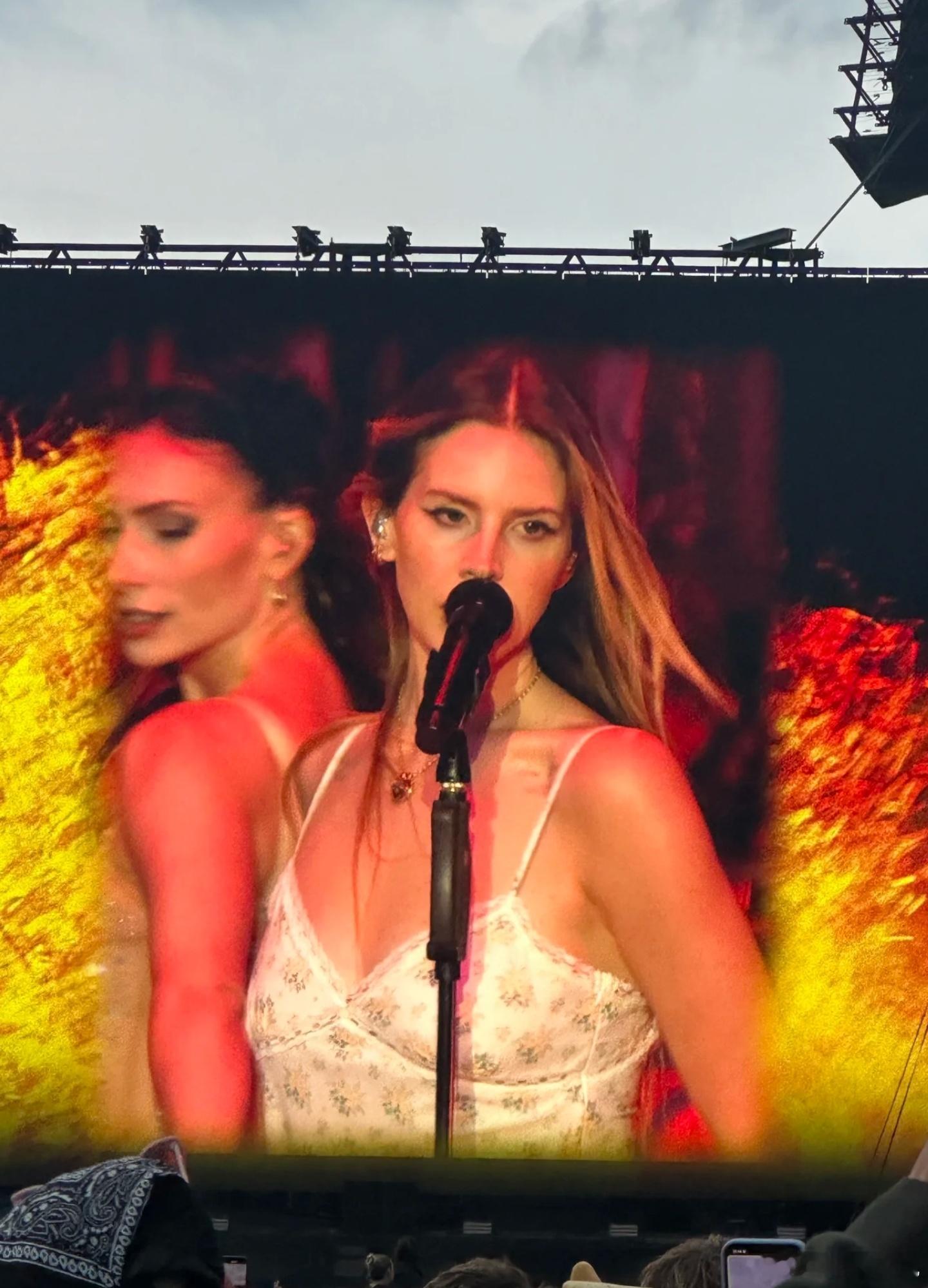 • Lana Del Rey 妈咪打雷姐大回春了，美得我不敢认系列！！ 