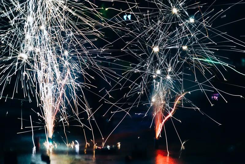 运气这东西，还真偏爱某些人。
眼里有光、永远主动的人，运气就不会差。职场上，面对