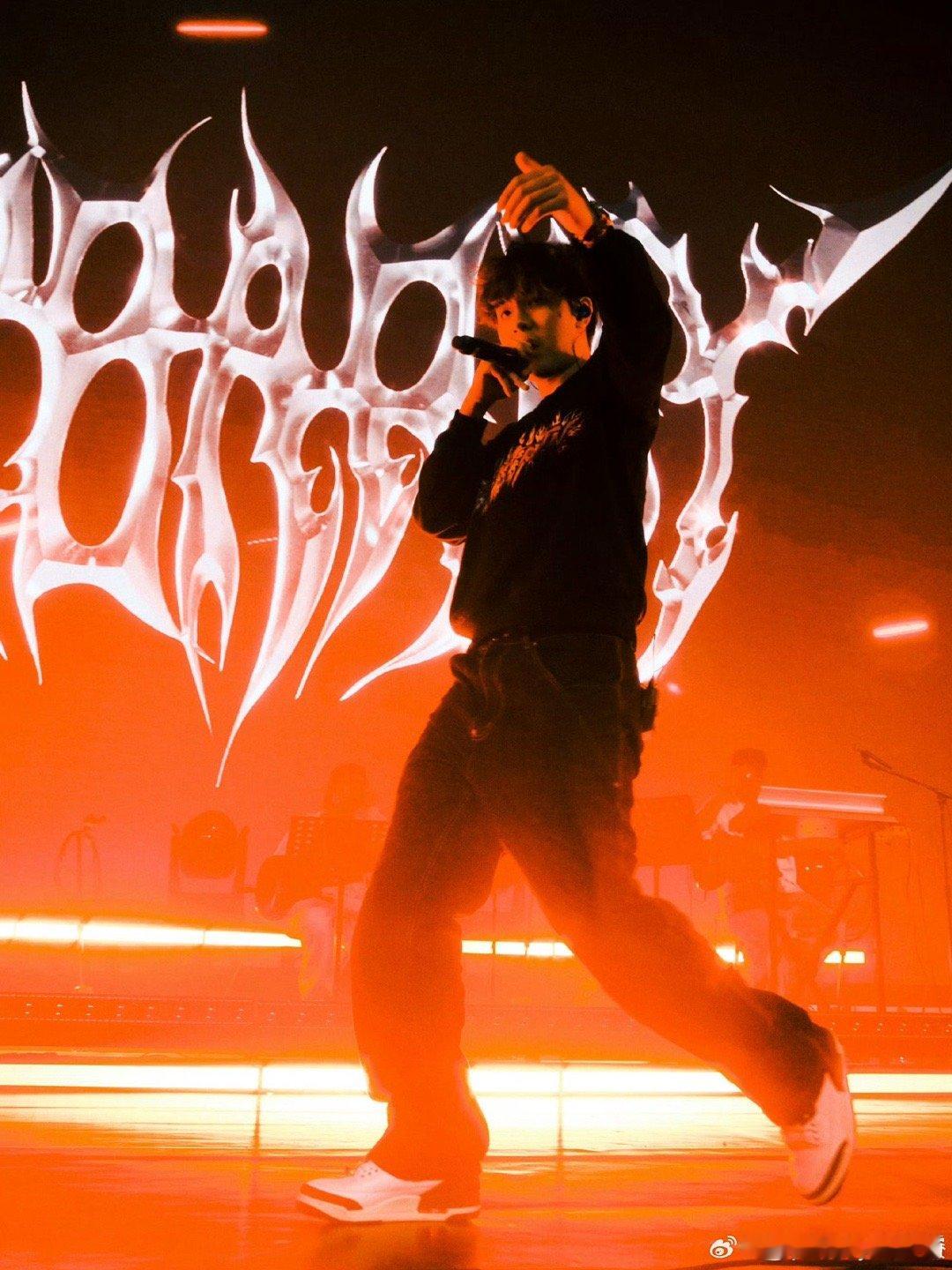 TopBarry一觉醒来榜一了 TopBarry带着《一半一半》强势出圈，一觉醒