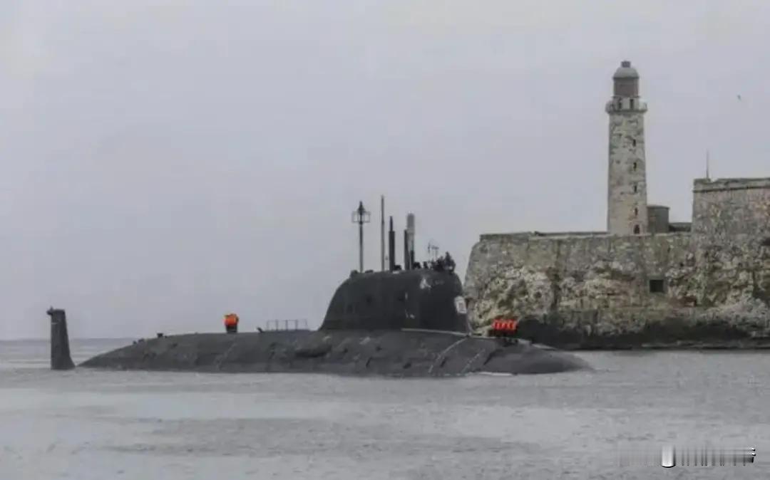 突发！美国后院起火，俄罗斯最顶级潜艇距离美国海岸线只有180公里，俄军刺刀直抵美