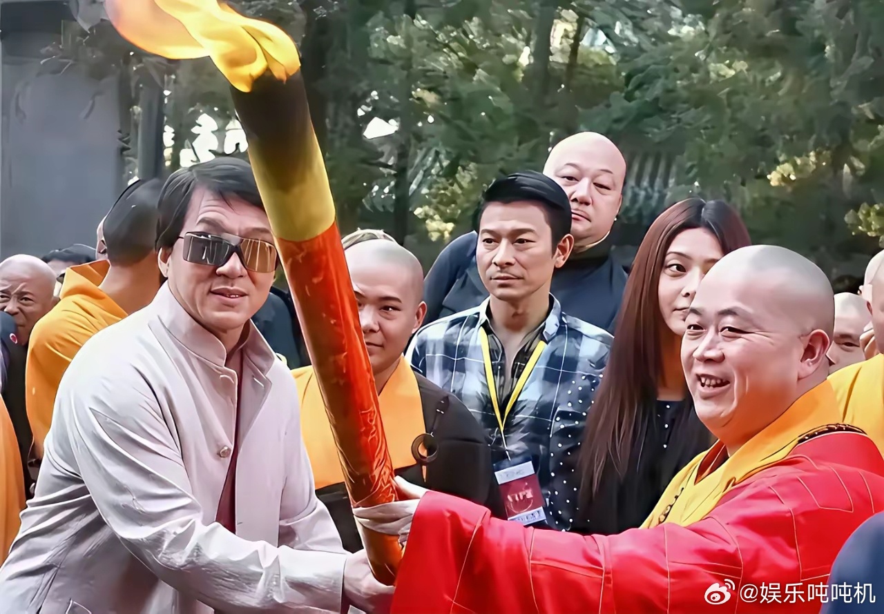 释永信，不是一般人。​释永信刚到少林寺的时候，一穷二白，都快过不下去了。​当时李