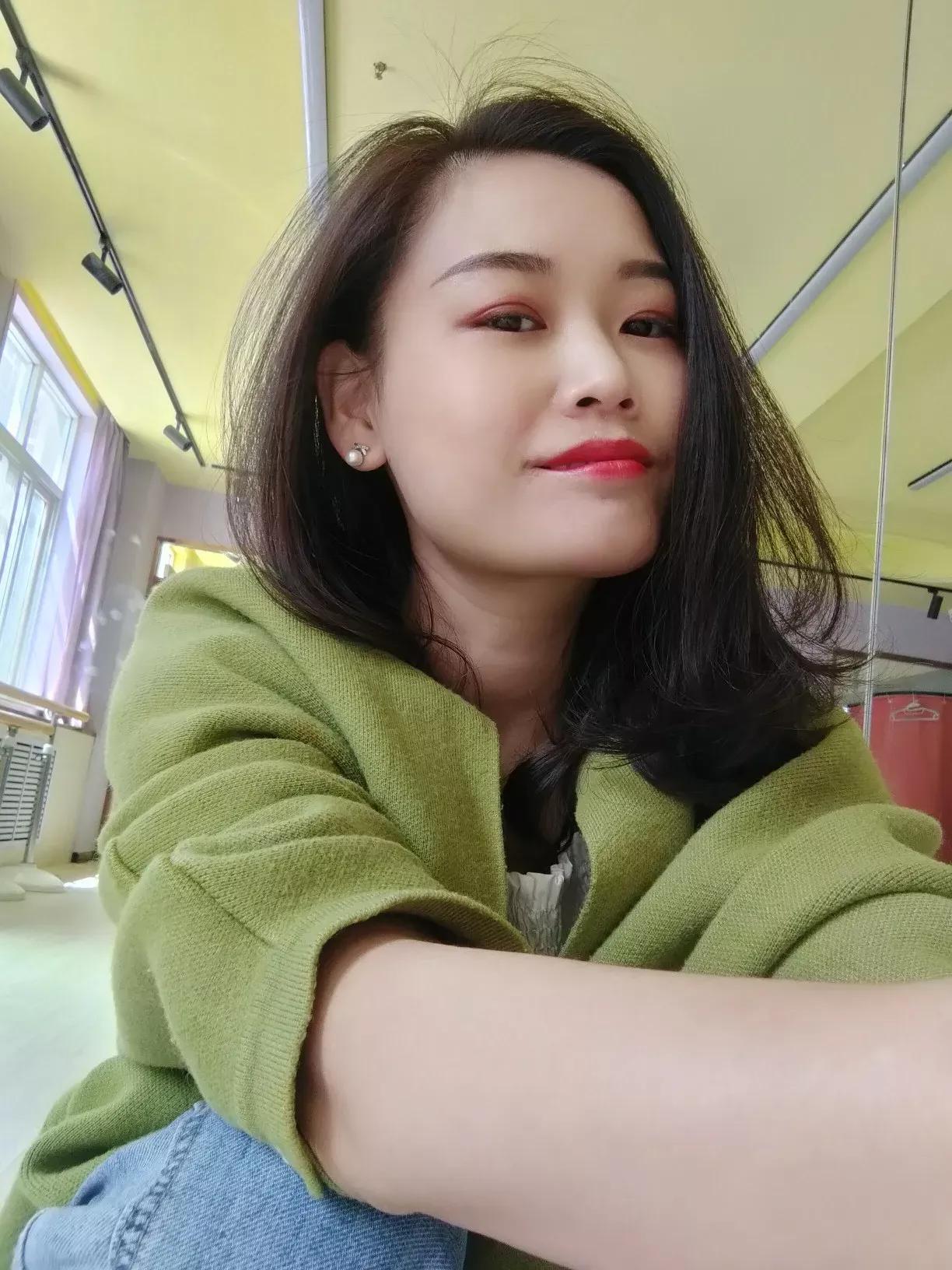 我问老公对于高亚麟的塌方怎么看，老公瞥了我一眼，怎么看？还能怎么看？当然是躺着床