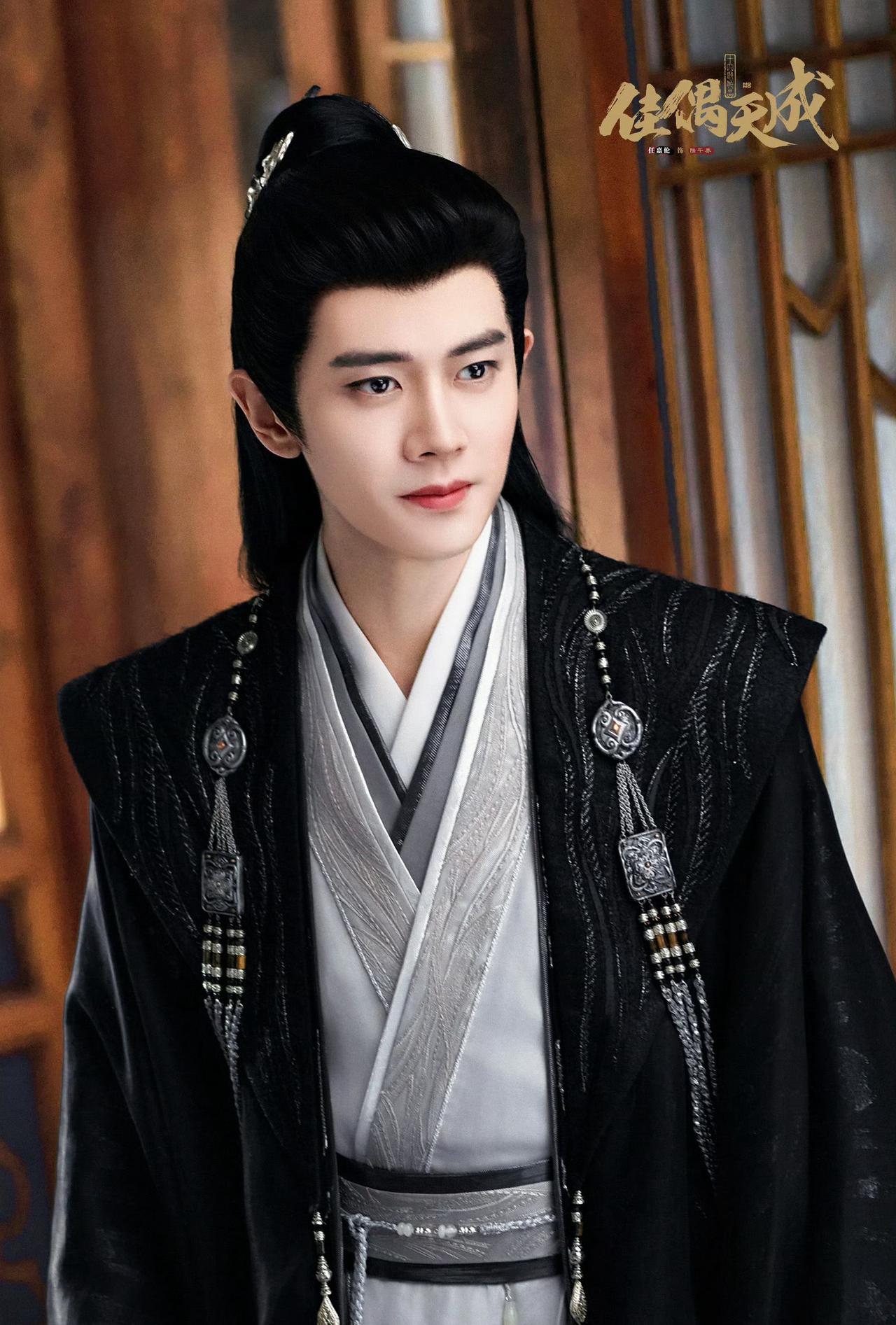 佳偶天成[超话]  陆千乔身为战鬼，身负重任，常年与邪恶势力对抗，保护一方百姓安