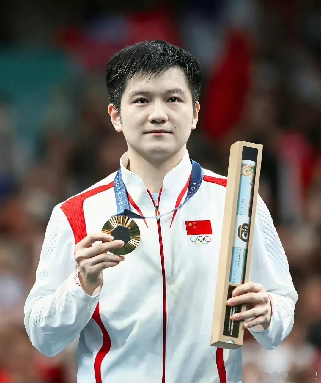 樊振东12年十五岁进一队就是在全锦赛打败王励勤进了八强，全锦赛八强可以进一队。1