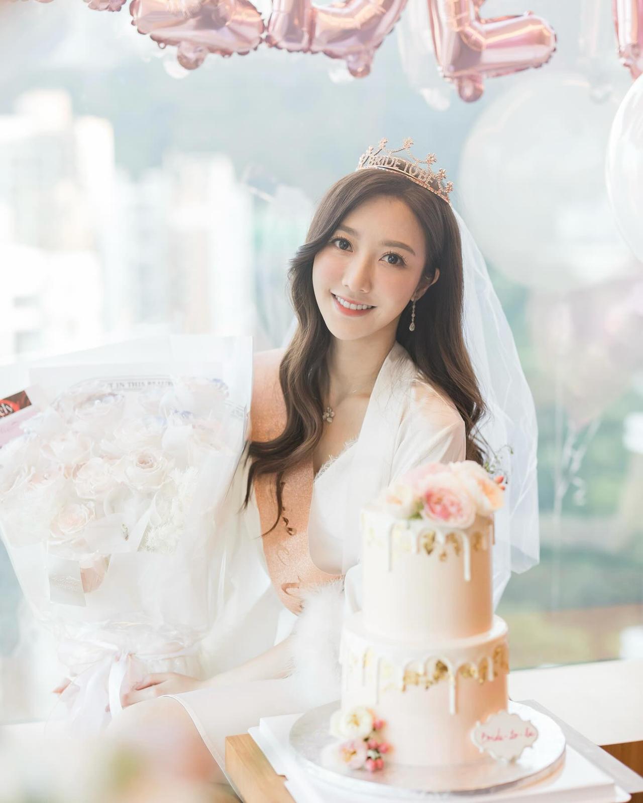 香港著名女星何依婷的近照，她的颜值在TVB算是顶级水平，目前TVB花了很多精力要