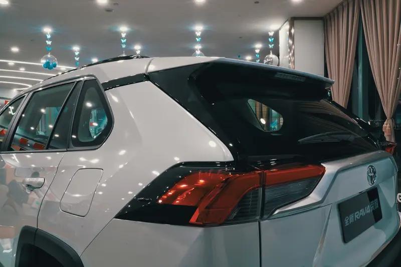 全新一代RAV4普通版优势可太多了！它可是家用紧凑型SUV里的经典。2026款有
