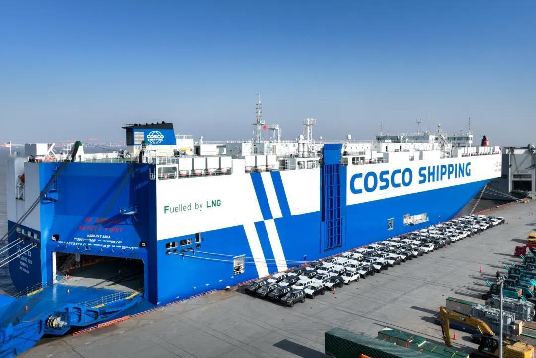 400台猛士出口中东
近日，由武汉经开保税区出口海外的400台猛士越野车，已顺利