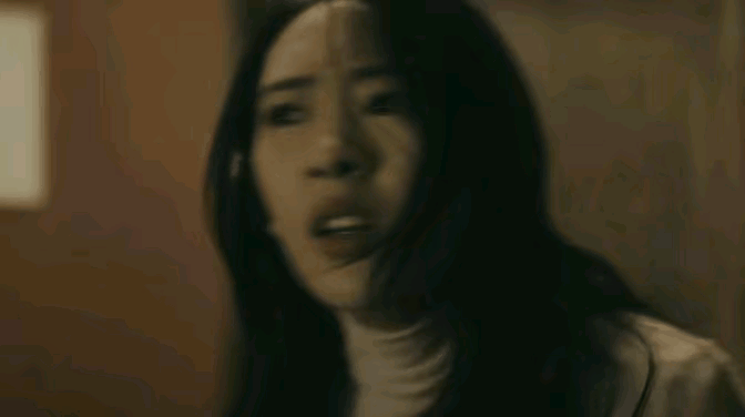 有网友认为《微暗之火》女主被强暴、露肉的剧情是完全不尊重女性 ​​​，这都是男性
