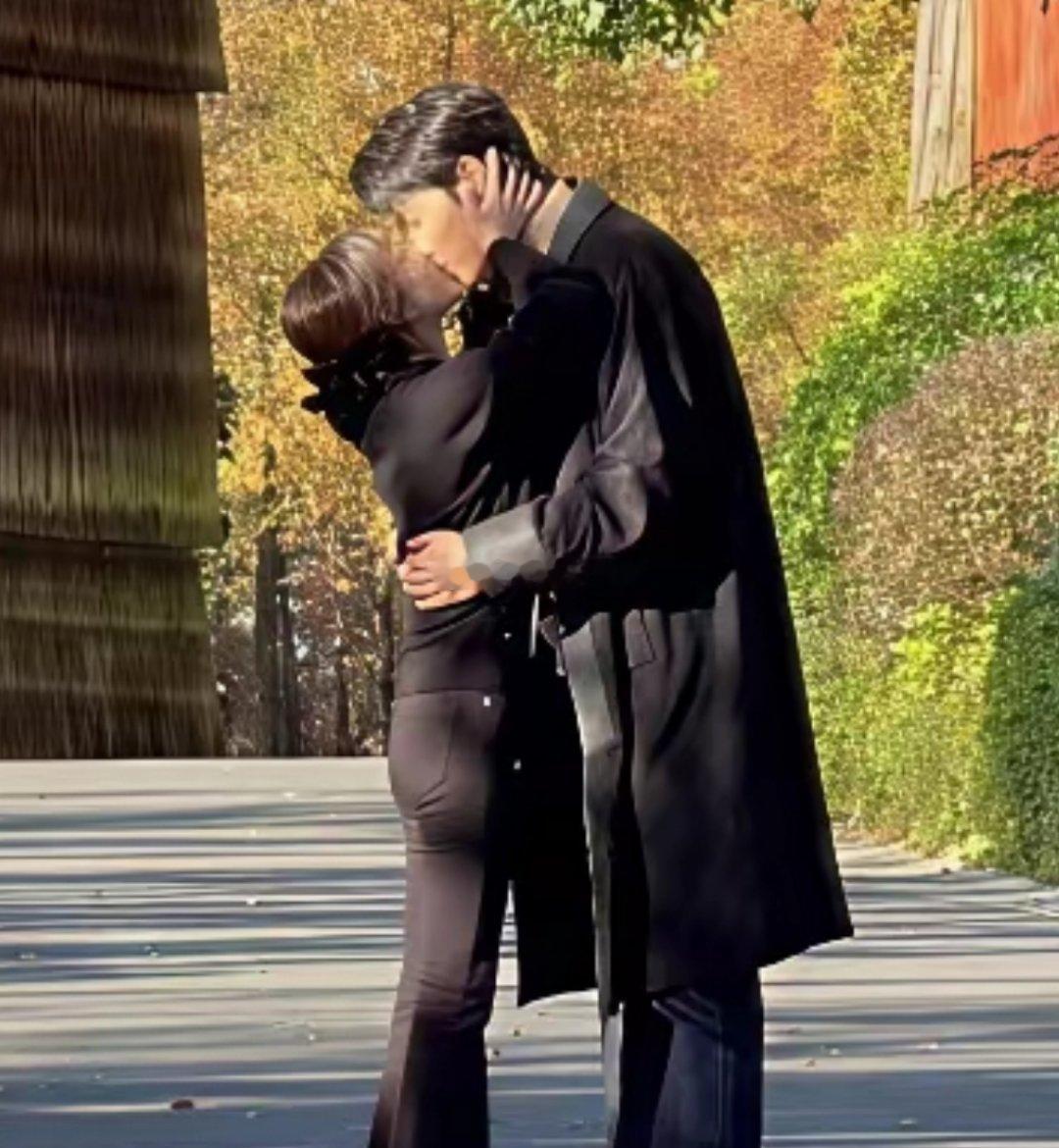 演员拍戏亲完这个，后面又和其他人拍吻戏，不会菌群感染吗？ 