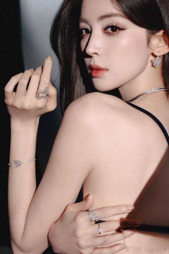 娜扎发了21秒的语音真的要给这个新功能点一个大大的赞，听到娜扎元气满满的语音，感