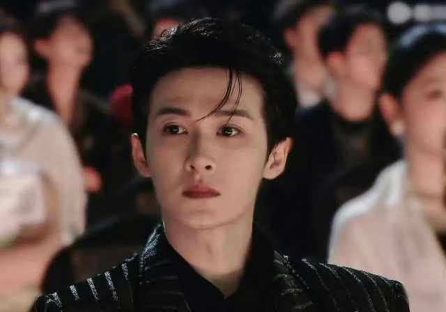 星光大赏内场，这三位明星引热议！第一位、檀健次今晚，健次被网友们称为场内“贵公子