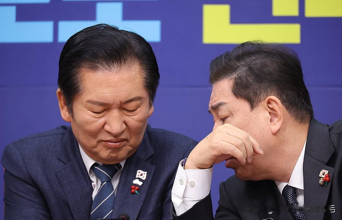 韩国共同民主党院内代表金炳基因私生活贪腐嫌疑深陷争议，党首郑清来就此公开致歉。金