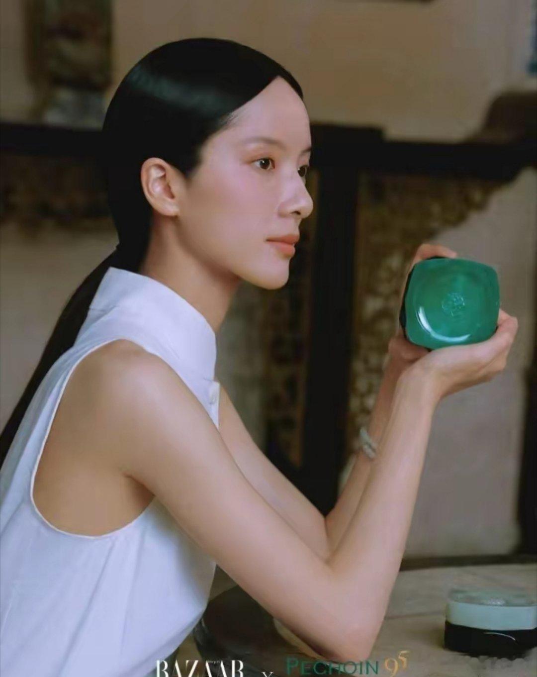 李思潼还是电影里好看一点这组百雀羚宣传大片，说实话有点没认出来这是“南枝”扮演者