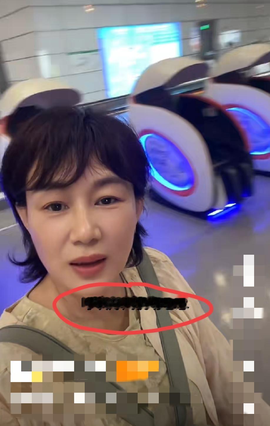 女子喊话郑州机场老总:机场能不能开一家qz饭店，中国五十六个民族大团结……
网友
