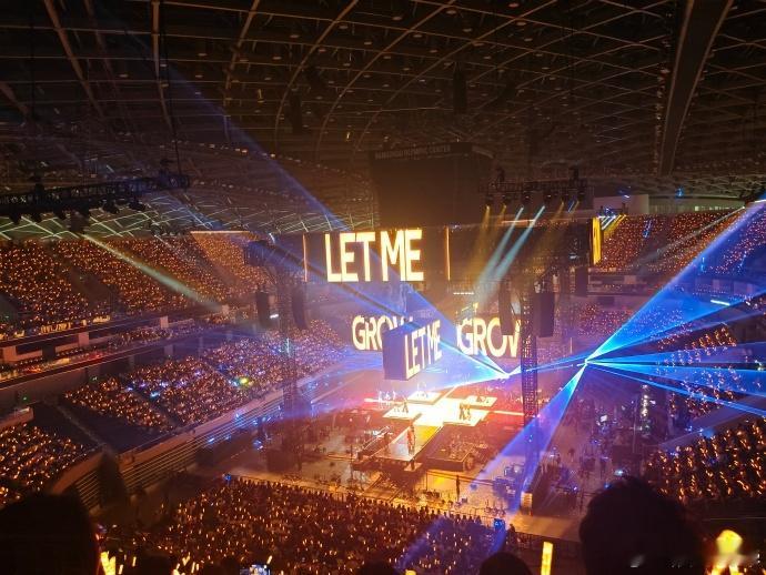 李宇春白素贞 李宇春的选曲太戳人！我的童年和青春梦幻联动，现场粉丝吃得太好了，此