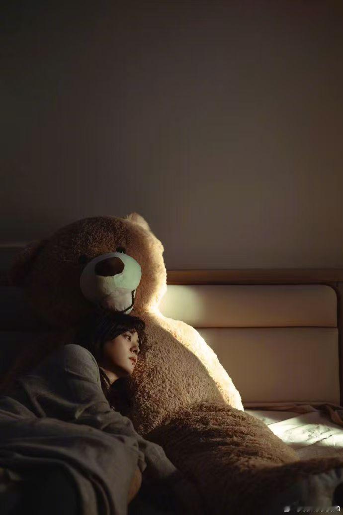 孙俪演危险关系的原因邓超是孙俪的事业粉孙俪接演《危险关系》，是对复杂人性的大胆探