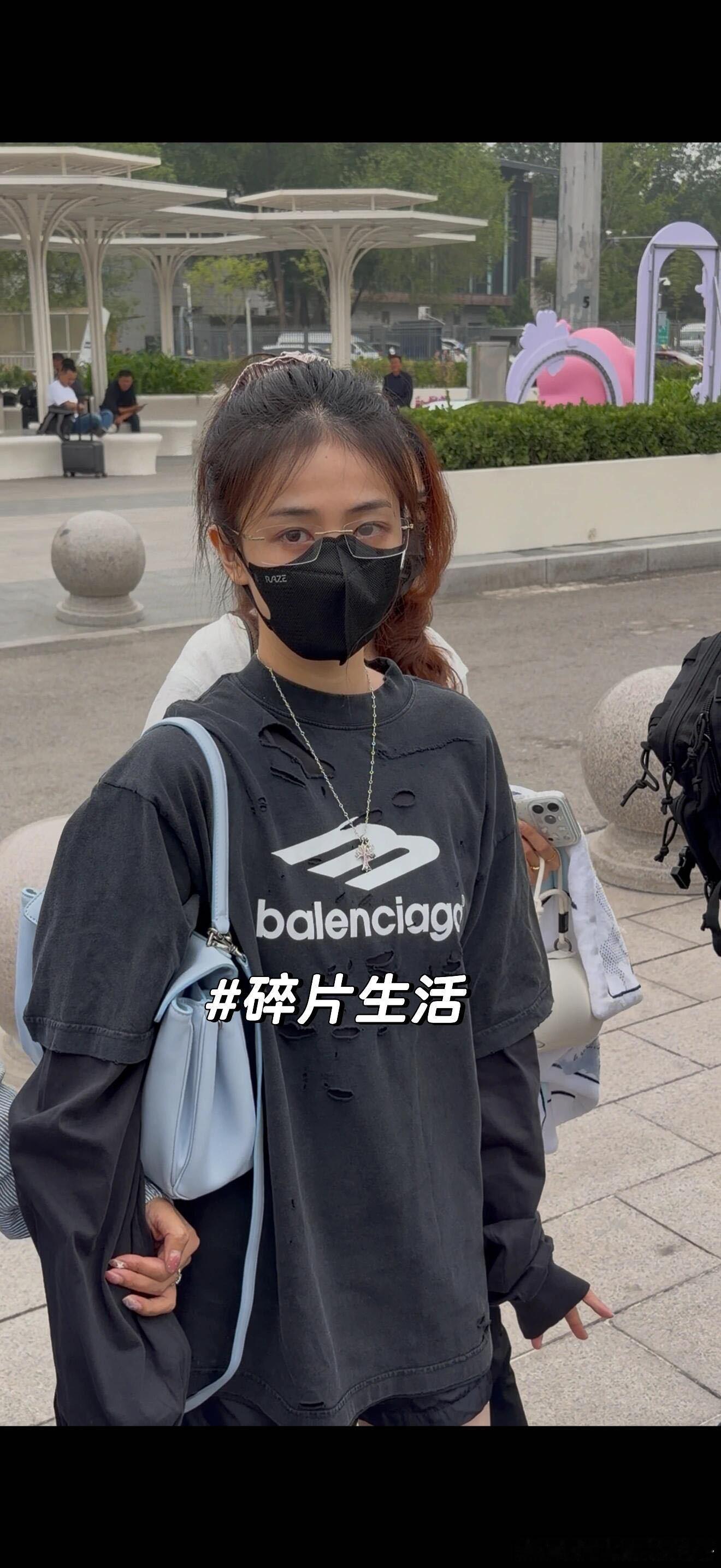 白鹿出发邯郸录跑男白鹿状态很好奔跑吧 白鹿和呵呵一起出发，心情好状态更好。邯郸跑