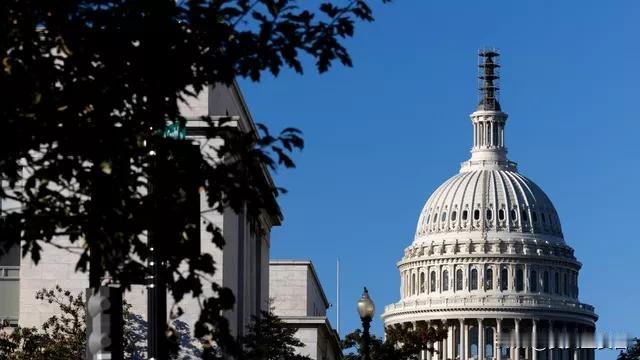 美国参议院在国会众议院最终表决中批准检察官沃尔特·杰伊·克莱顿出任美国国家情报总