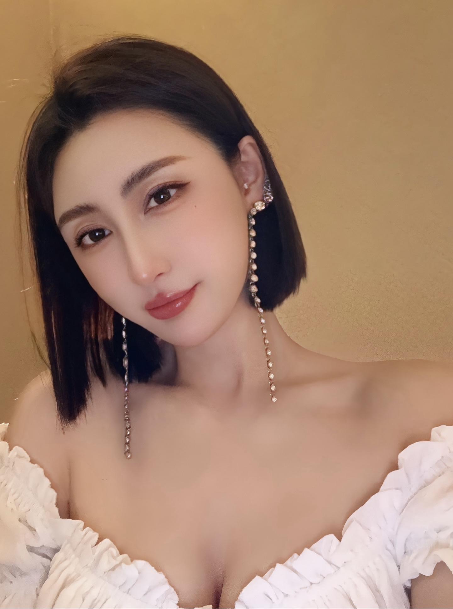 今天长这样 可甜可酷可温柔 随性洒脱