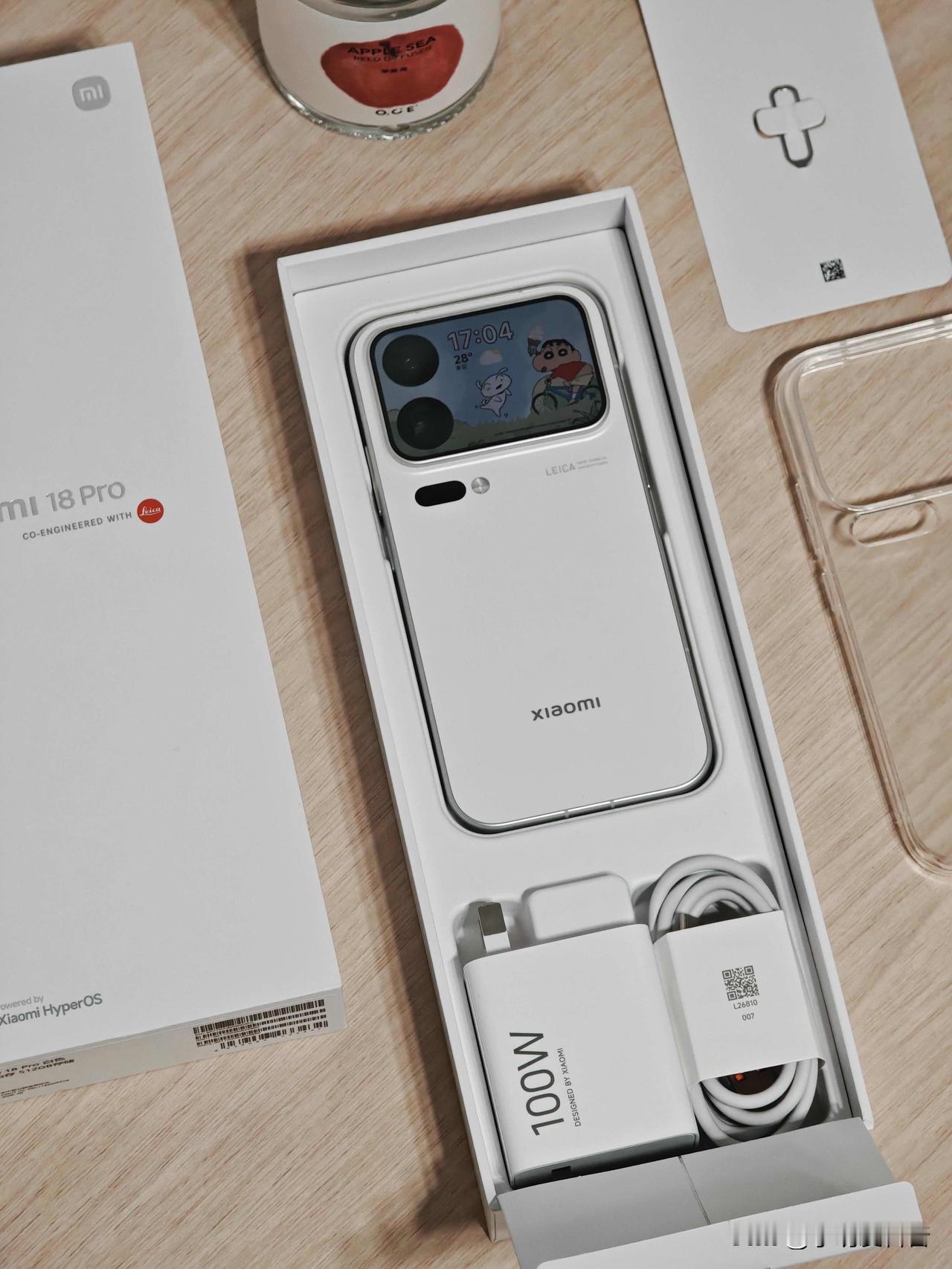 小米18系列已分两波发布：Pro和Pro Max先行登场，标准版推迟到12月。标