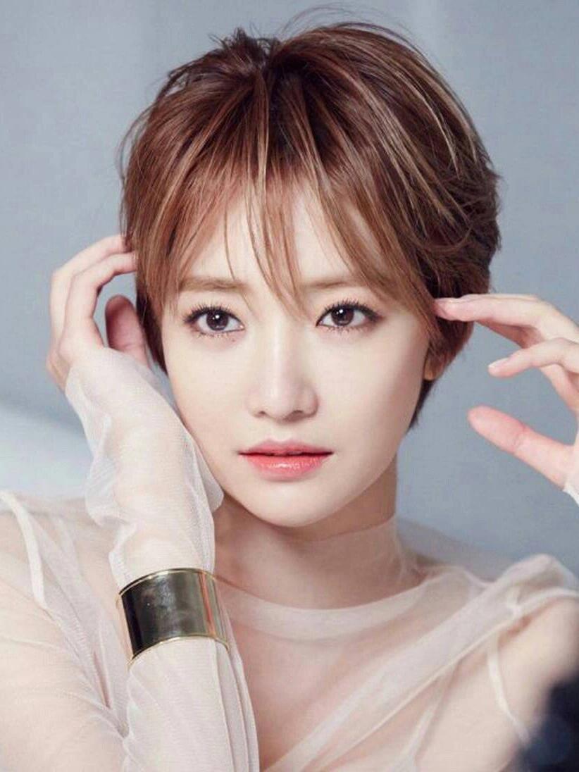 曾出演过《她很漂亮》的演员高俊熙上节目说，曾因为素颜下楼见面被前男友说“没礼貌”