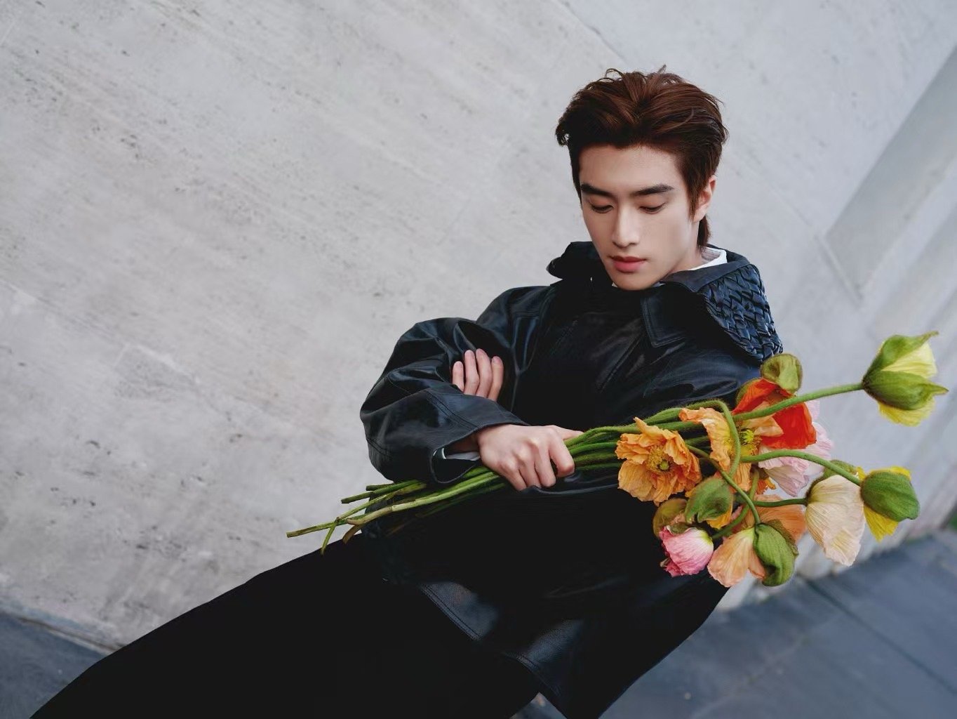 米兰时装周 妈耶，知道张康乐长得帅，没想到身材还这么好，粉了粉了 张康乐身材和颜