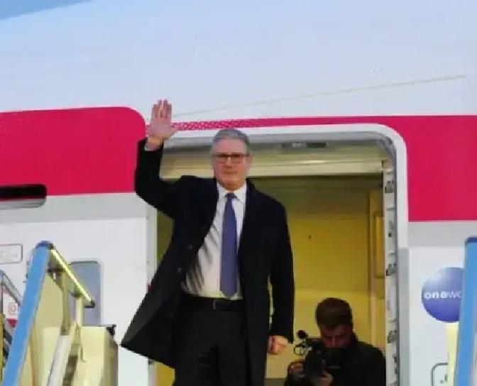 英国首相斯塔默此行带队访华，被曝每人配发1部“一次性手机”，随行还有财政大臣、商