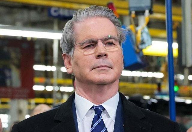 好家伙，直接明抢了！美国财长突然宣布说：1月20日，美国财长贝森特再次发声：要求