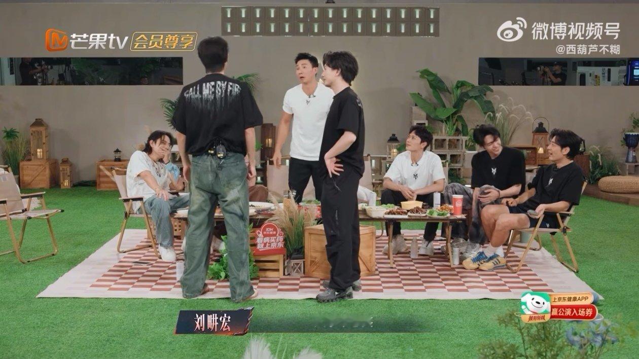 叶润泽老绷家来的 听曾辉唱歌能绷住不笑的人出现了 老绷家叶润泽申请出战！曾辉的跑